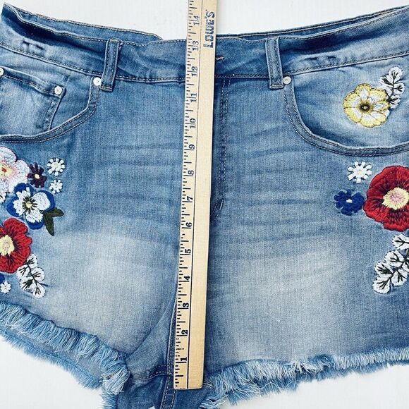 Womens Indigo Rein Floral Embroidered Denim Shorts Size 17 Raw Hem Daisy Duke - Picture 11 of 13